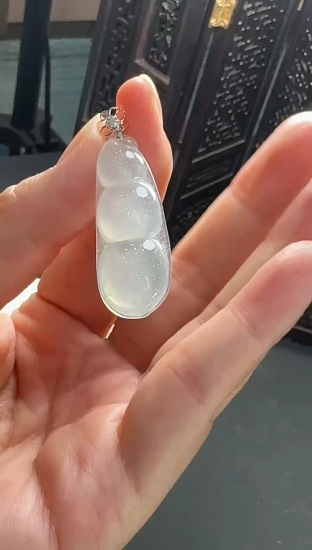 颈饰18K金镶嵌翡翠YM721-13豆子