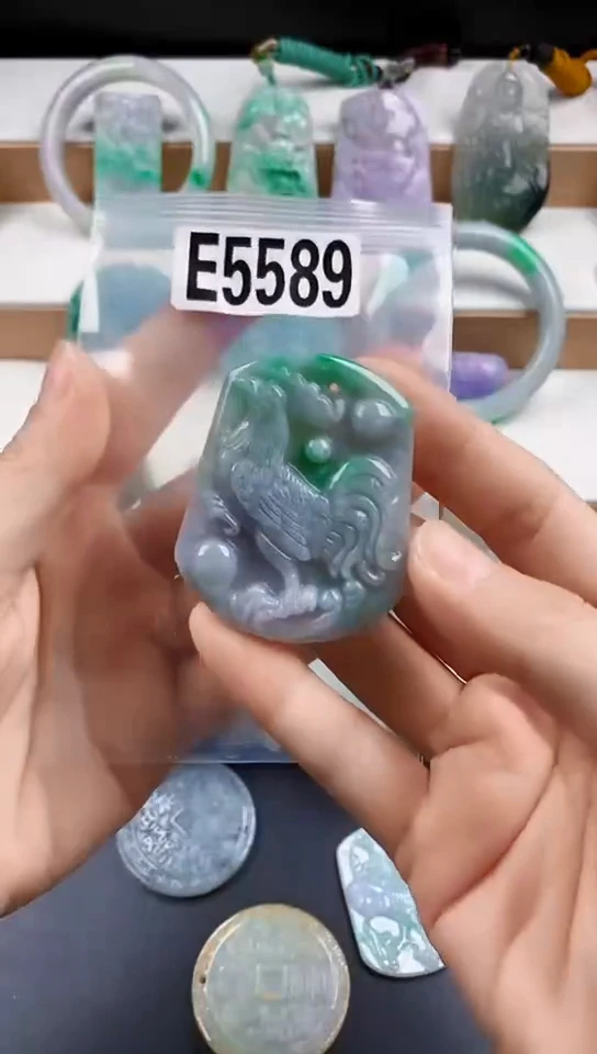 颈饰未镶嵌翡翠天然翡翠吊坠挂件