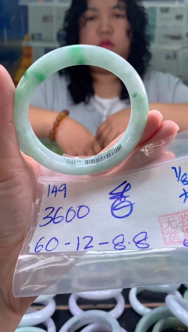 翡翠手镯未镶嵌香*翡翠手镯 下单联系小耳机#149