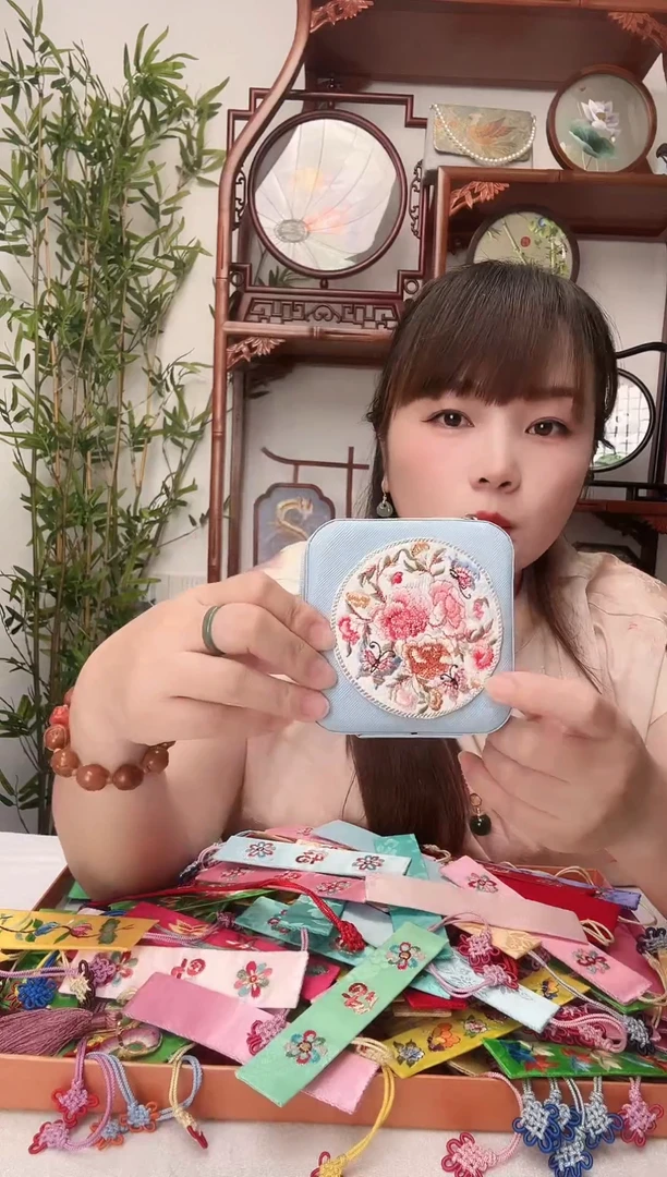 刺绣书签吊坠绣花