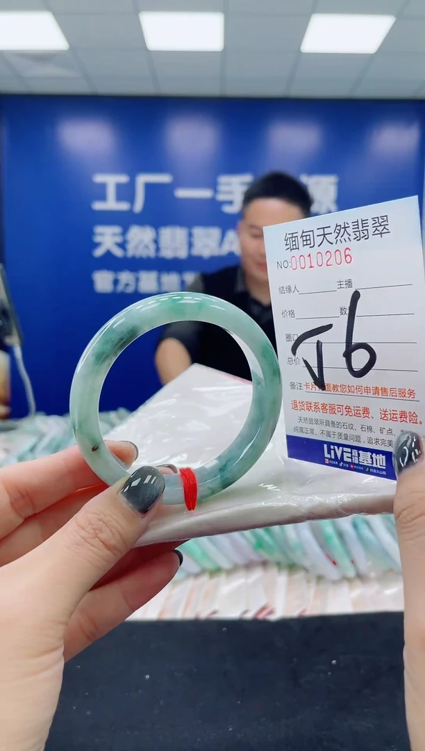 未镶嵌手镯翡翠天然翡翠手镯