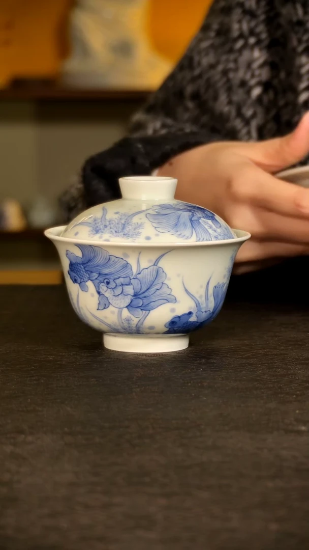 乐之斋青花金鱼盖碗