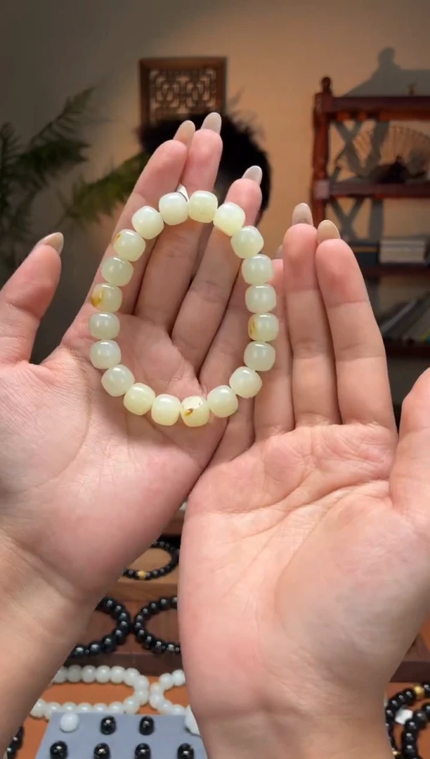 未镶嵌手串和田玉银****?黄10-11老