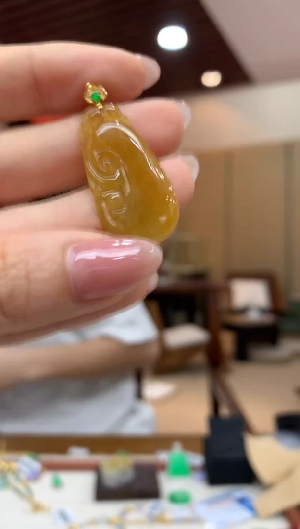 吊坠(不含链)18K金镶嵌翡翠如意