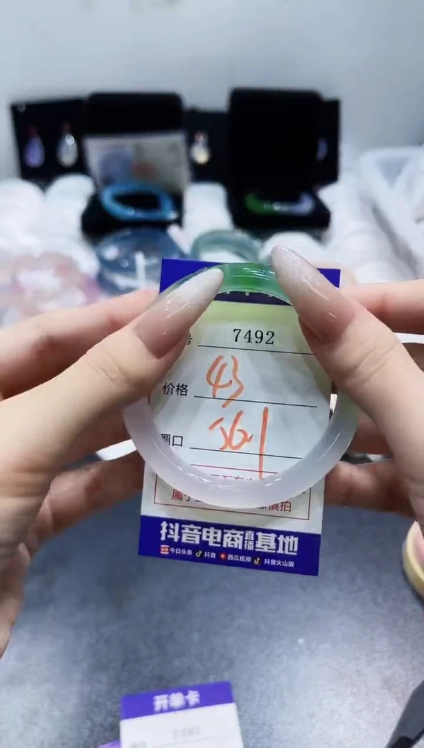 玛瑙/玉髓手镯未镶嵌7492