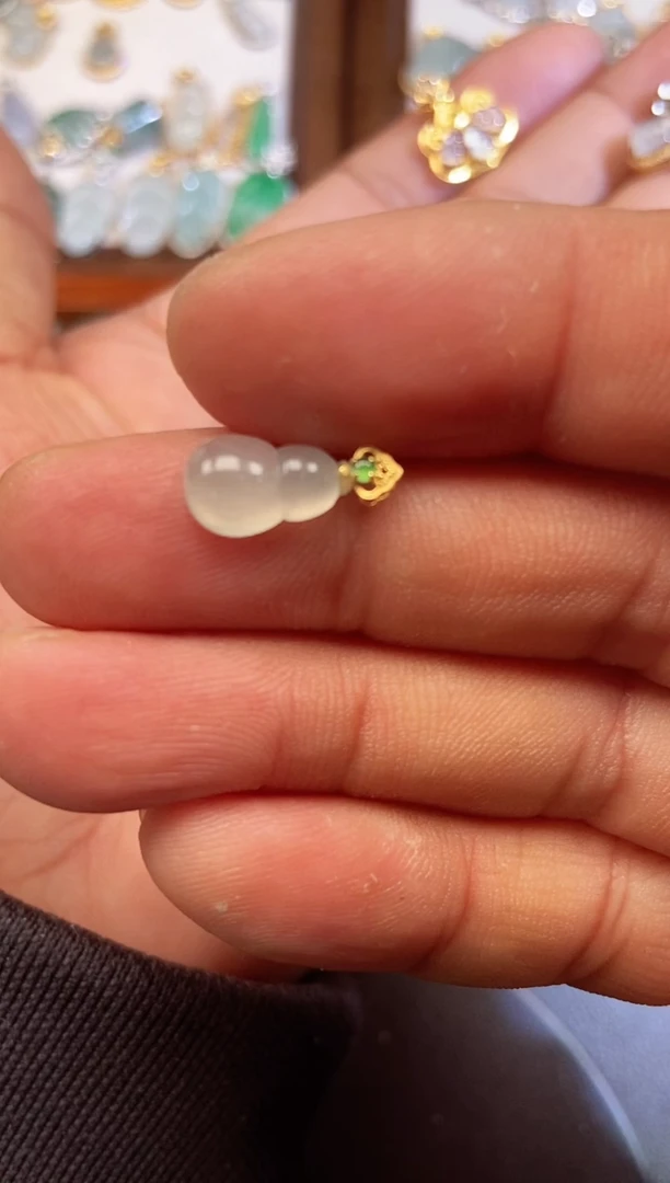 【闪购商品】翡翠吊坠(不含链)18K金镶嵌 翡翠葫芦