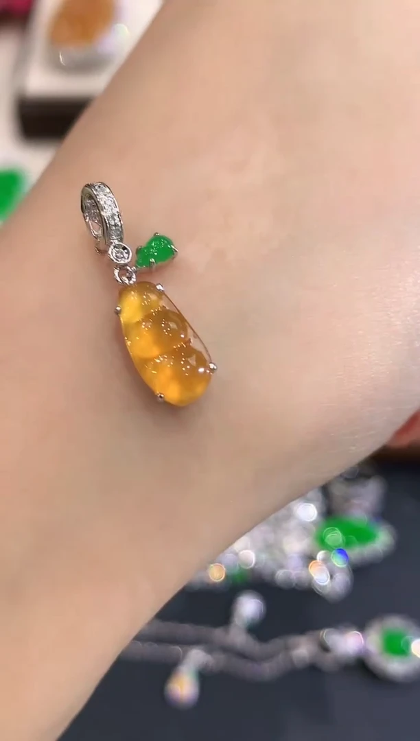吊坠(不含链)18K金镶嵌翡翠a12