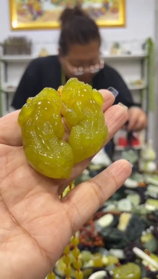 未镶嵌岫玉吊坠多样性发货发其中一件