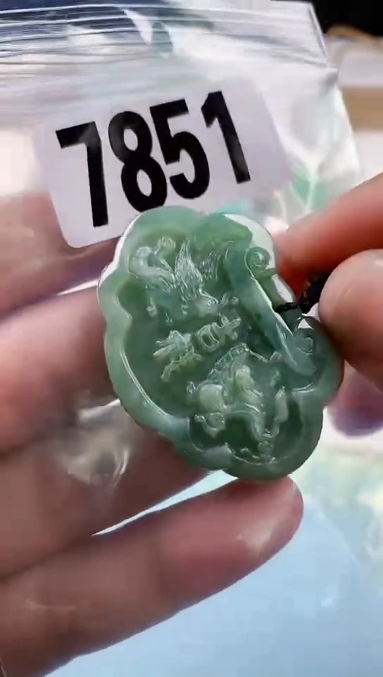 【闪购商品】翡翠挂件未镶嵌天然翡翠吊坠挂件