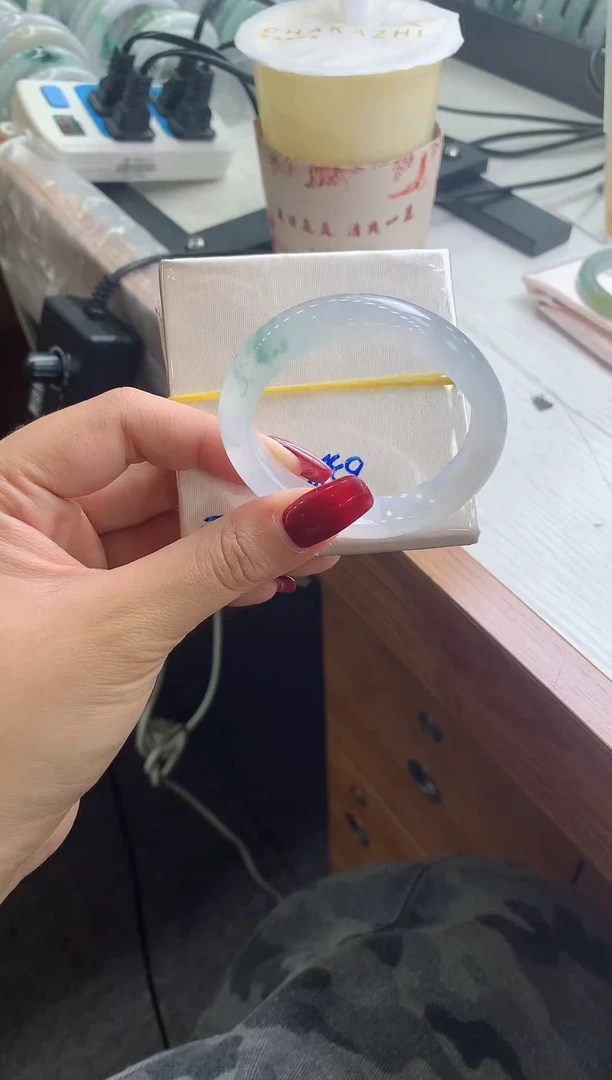 未镶嵌手镯翡翠白底飘花贵妃 52 53 7