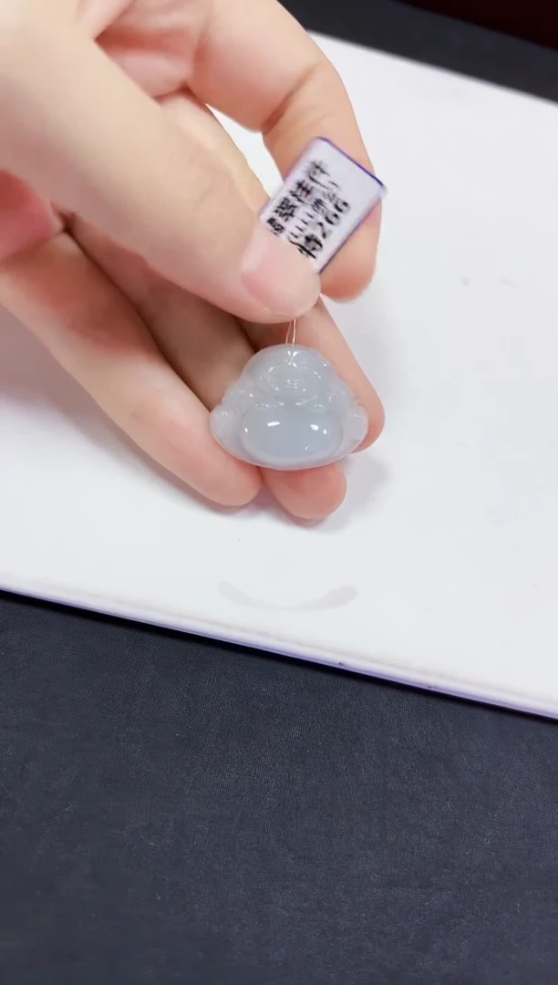 翡翠未镶嵌颈饰佛公