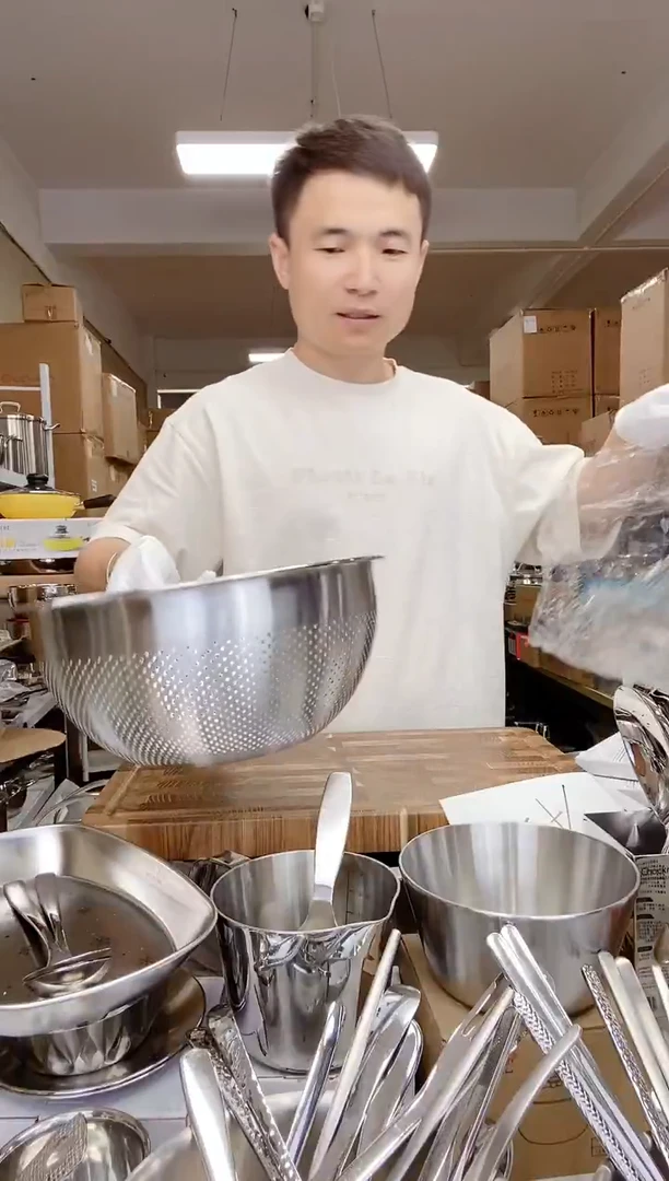 A20 微瑕卓德铭25cm沥水篮（掉脚）