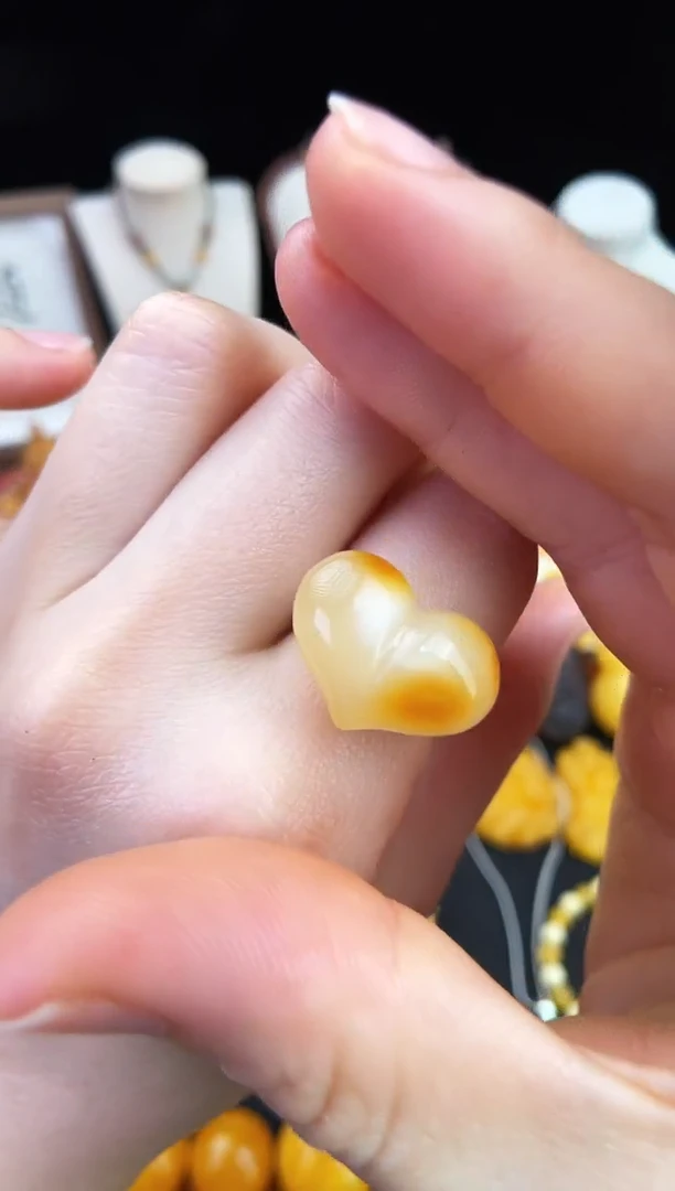 琥珀未镶嵌珠宝奇石柒月