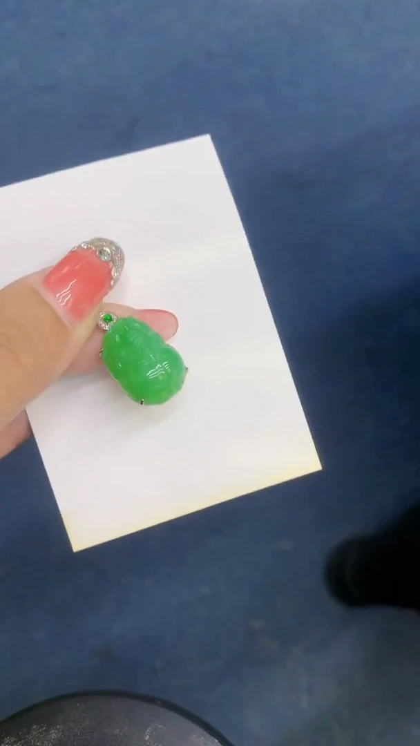 颈饰18K金镶嵌翡翠1