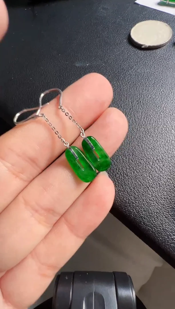 18K金镶嵌翡翠耳饰1980