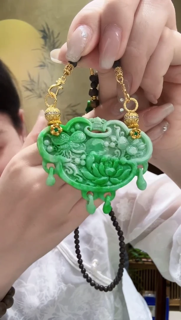 颈饰未镶嵌翡翠吊坠