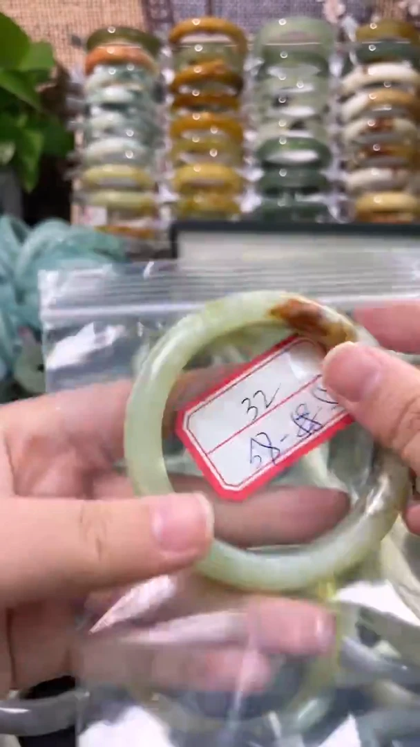 未镶嵌岫玉手镯岫玉手镯