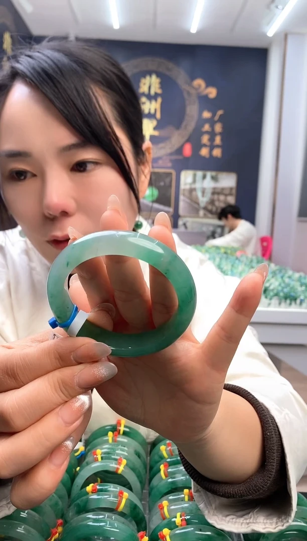 【闪购商品】石英质玉手镯未镶嵌天然非洲翠手镯6