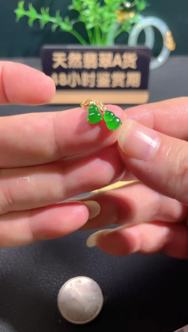翡翠18K金镶嵌颈饰翡翠