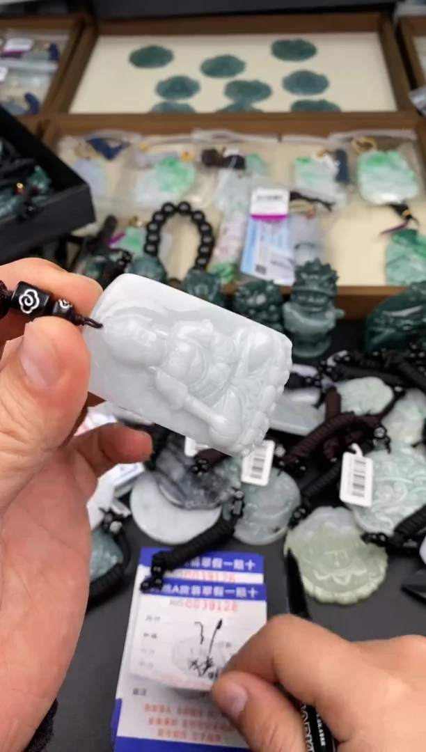 【闪购商品】翡翠颈饰未镶嵌  天然翡翠，一物一图