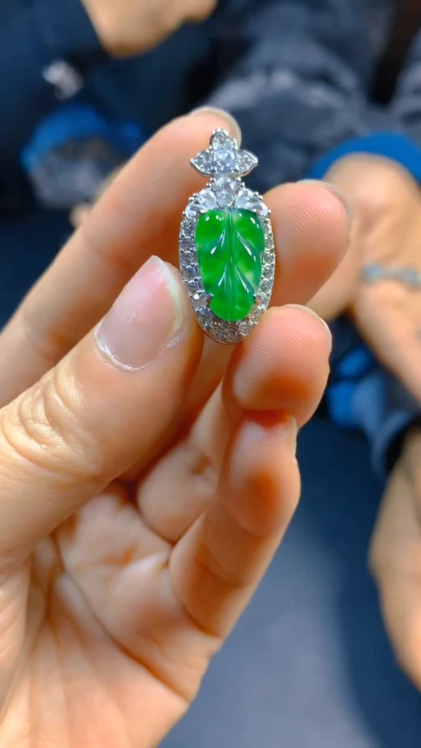 【闪购商品】翡翠吊坠(赠链)未镶嵌0095537371多样性发一