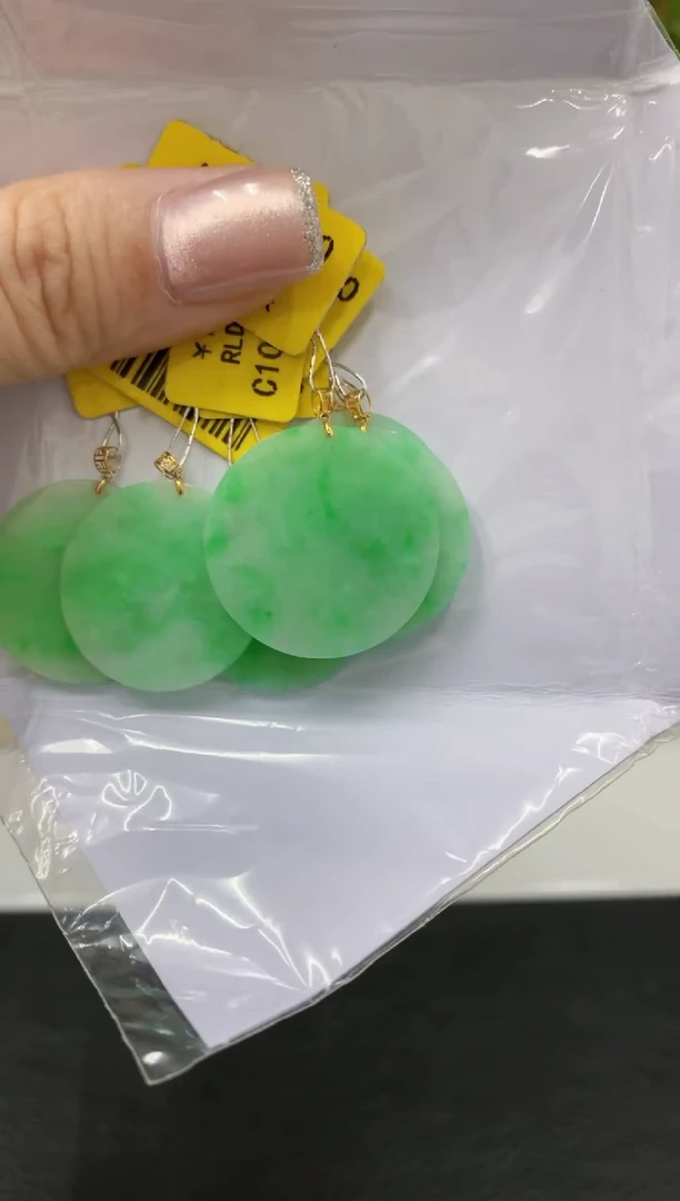 吊坠(不含链)18K金镶嵌翡翠多样性发货其中一件