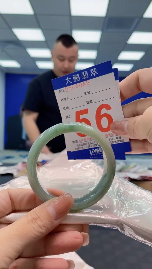 翡翠手镯未镶嵌AAAAAAAA