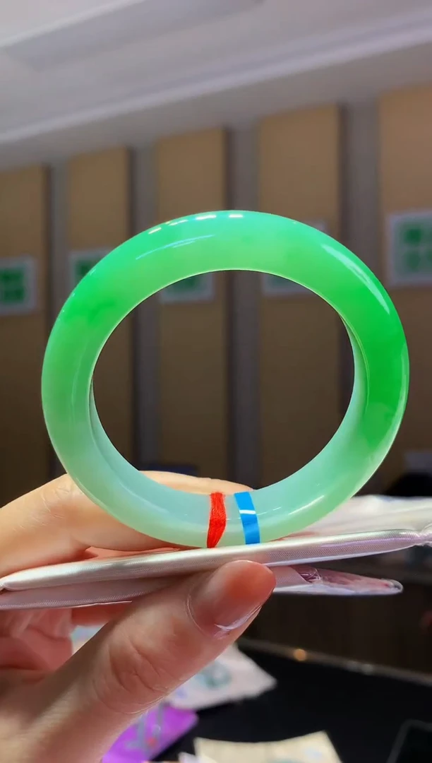 未镶嵌手镯翡翠-C53 圈口50.7 全款16.8万 定金2万