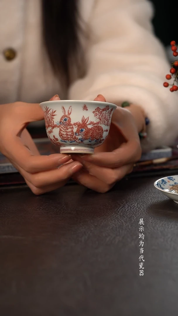 贵红窑釉里红兔子衣食无忧压手杯