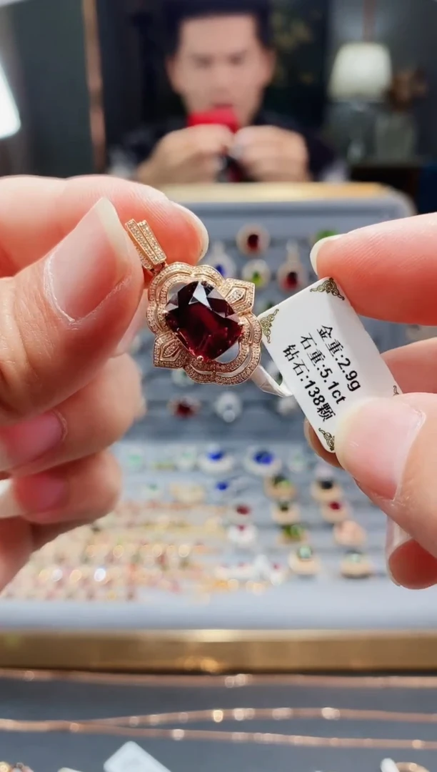 【闪购商品】碧玺颈饰18K金镶嵌5.1..