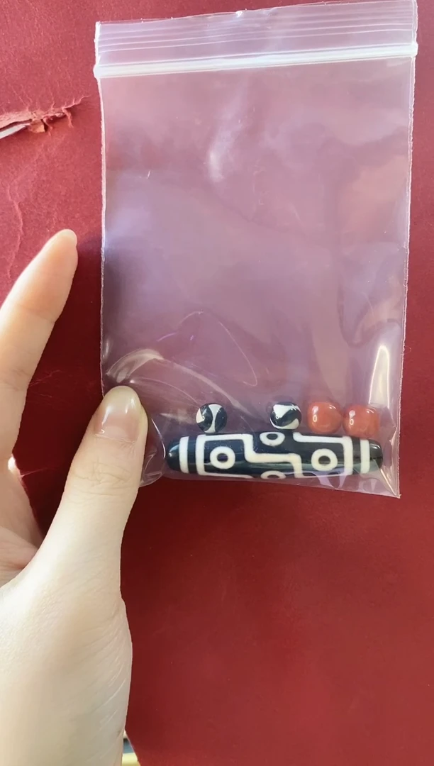 玛瑙/玉髓（覆膜）颈饰未镶嵌马*行运无覆膜满砂折九