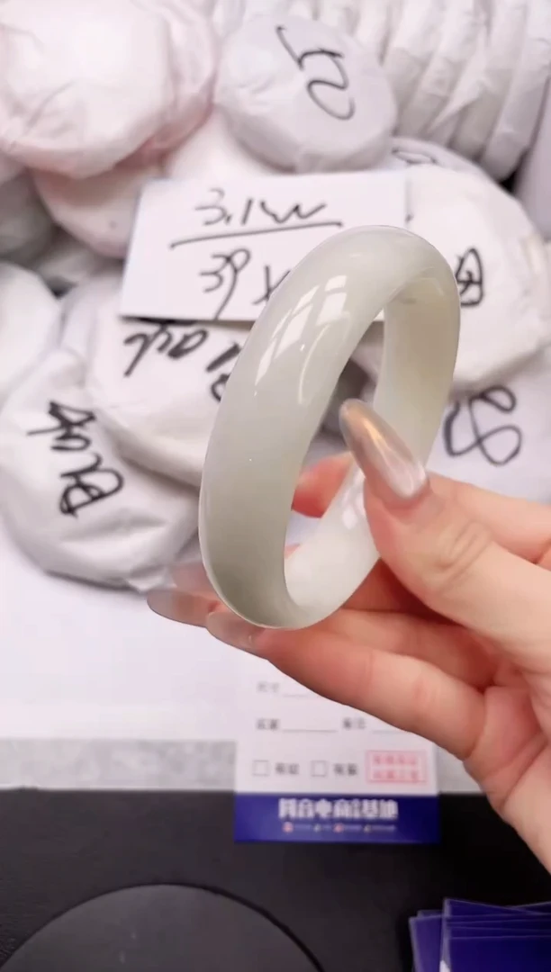 【闪购商品】和田玉手镯未镶嵌5K133-60