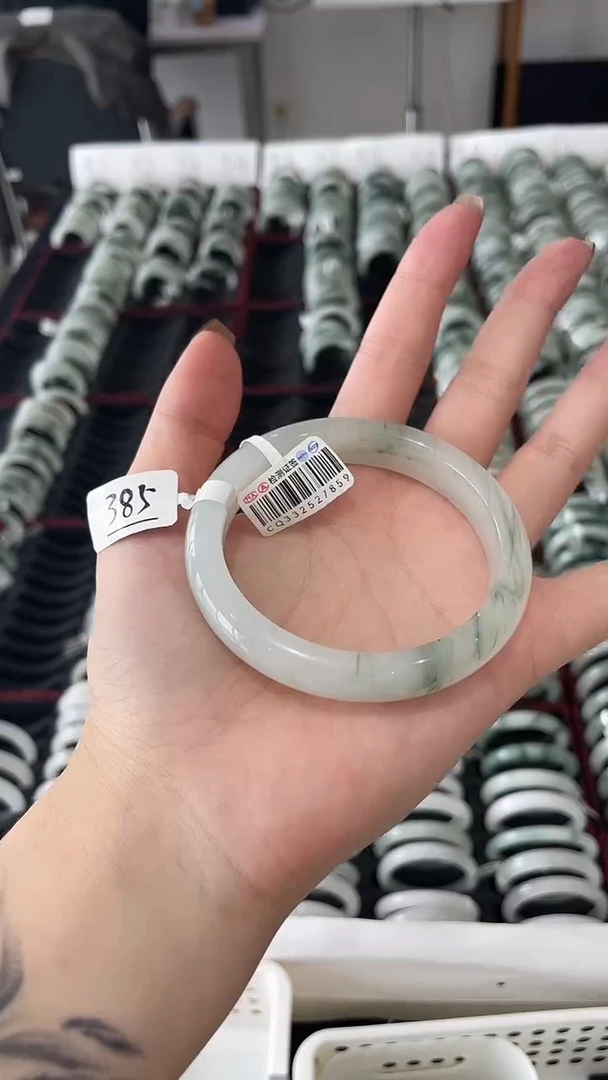 未镶嵌手镯石英质玉瑕385