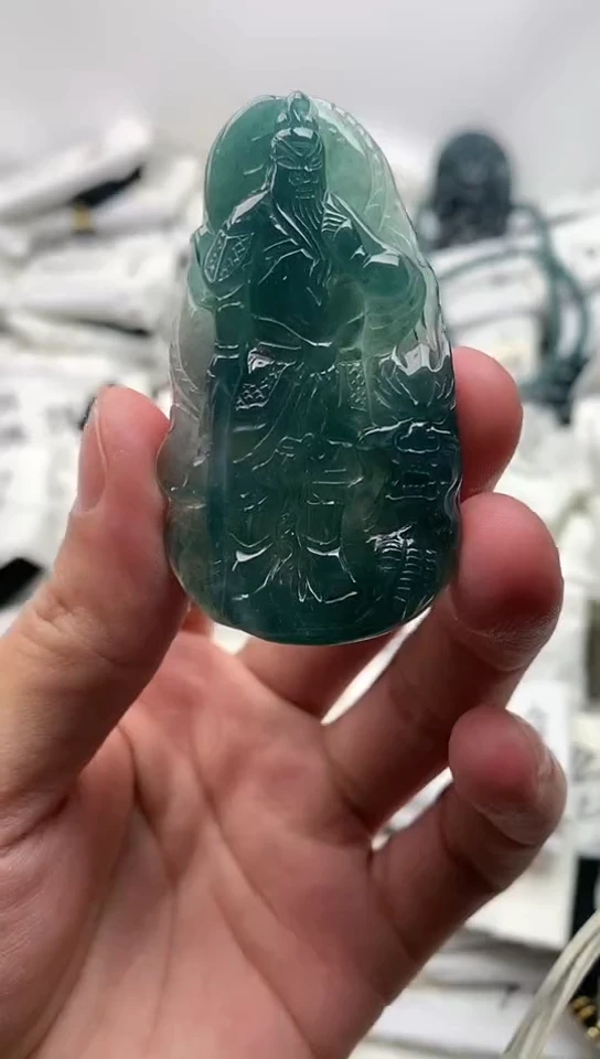 翡翠未镶嵌颈饰关公【品质一般介意慎拍】