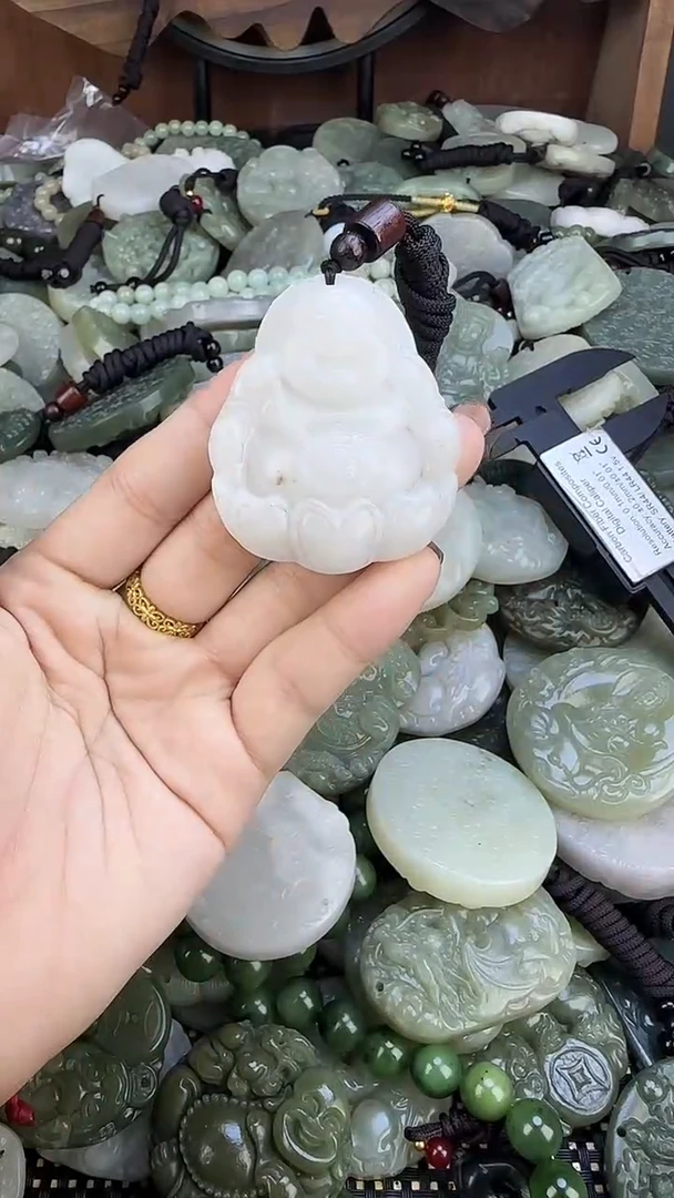 颈饰未镶嵌和田玉1