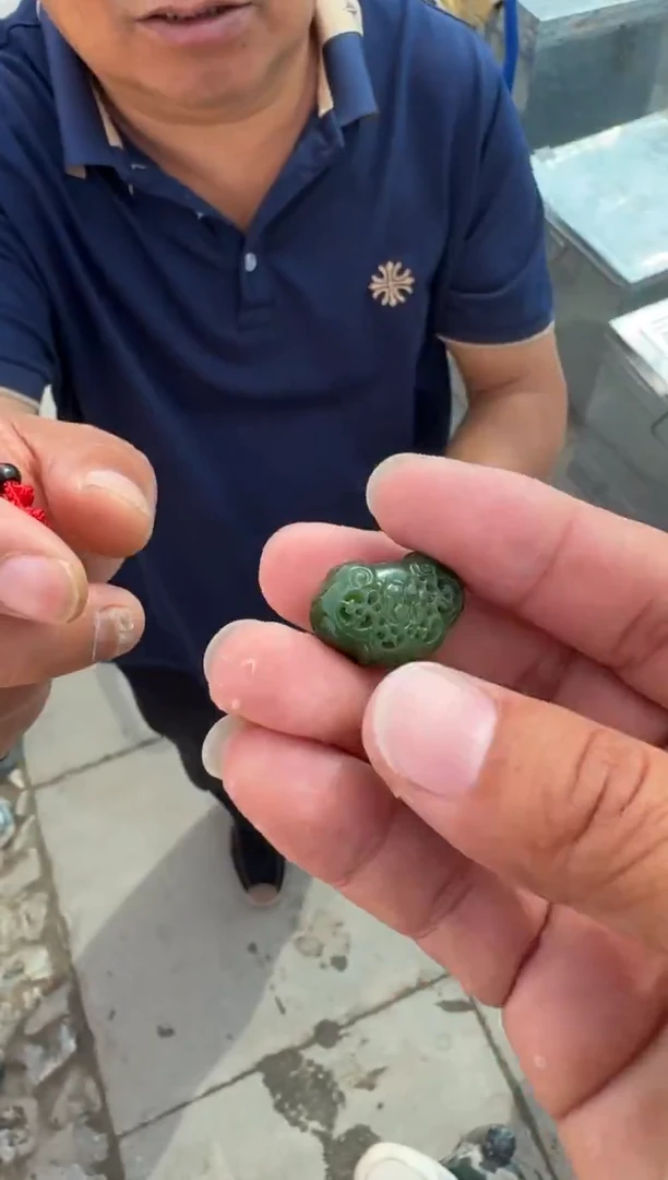 未镶嵌和田玉（糖玉）挂件和田玉