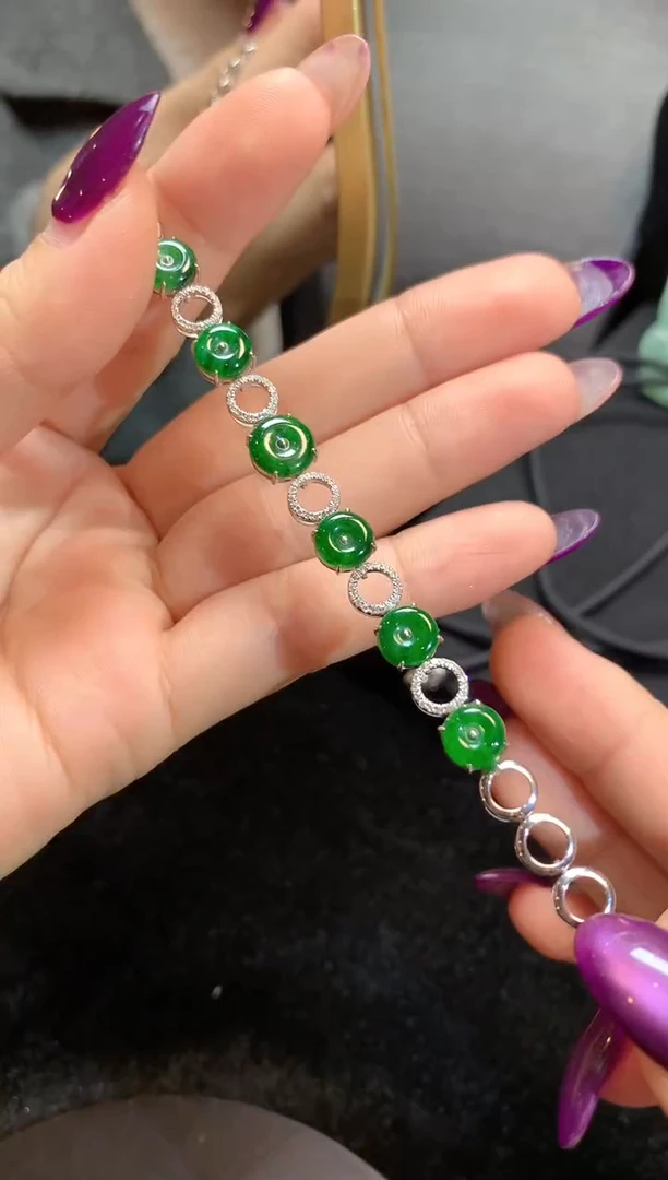 颈饰18K金镶嵌翡翠妍*翡翠手链