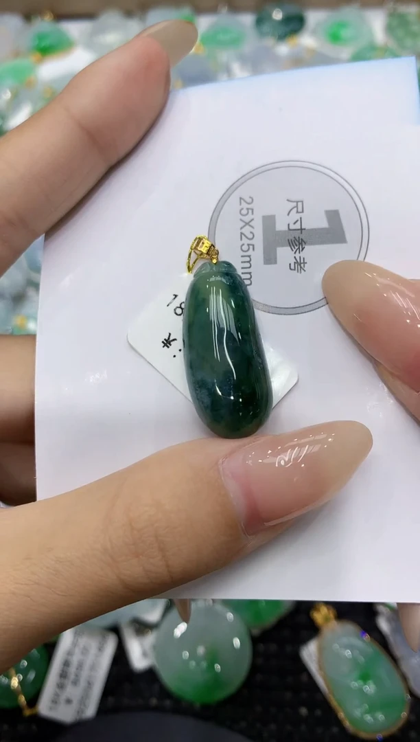 颈饰18K金镶嵌翡翠111111111111