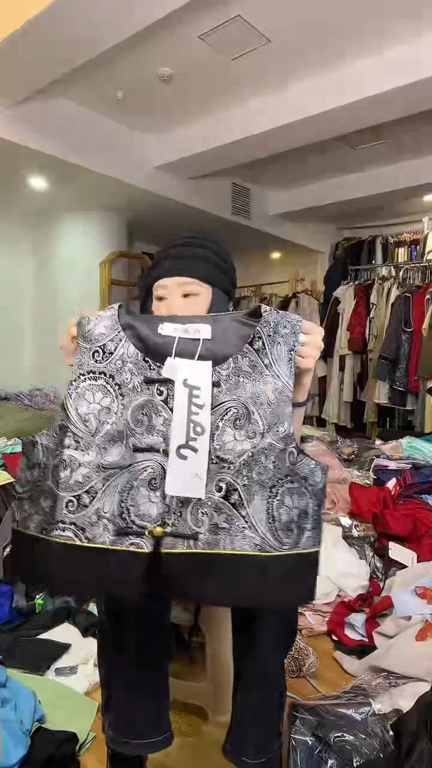 马甲       M码       80-105斤（福利）