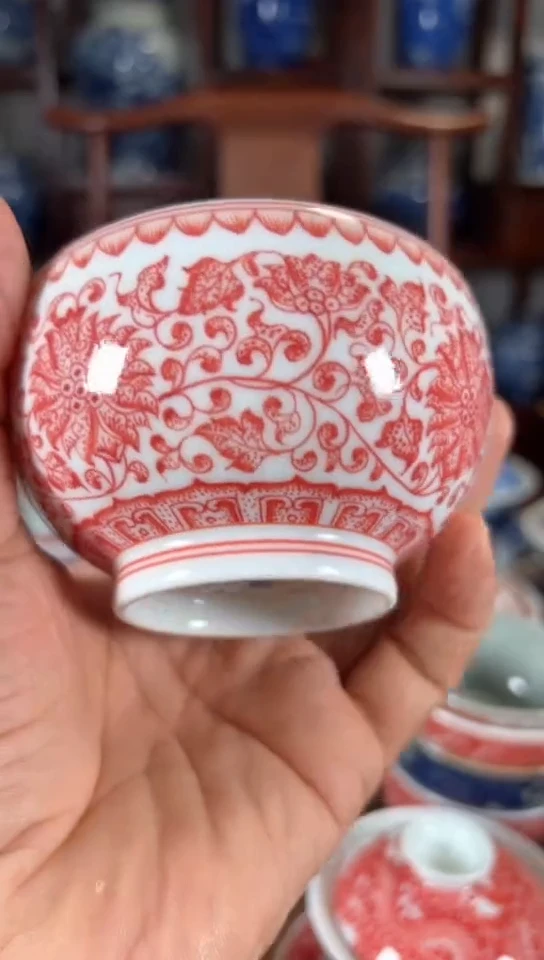 柴窑釉里红缠枝莲杯杯