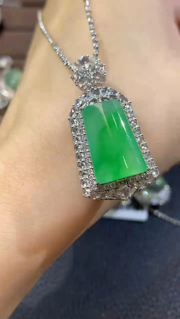 【云中意】翡翠18K金镶嵌吊坠(不含链)D122总84000定44000补齐40000