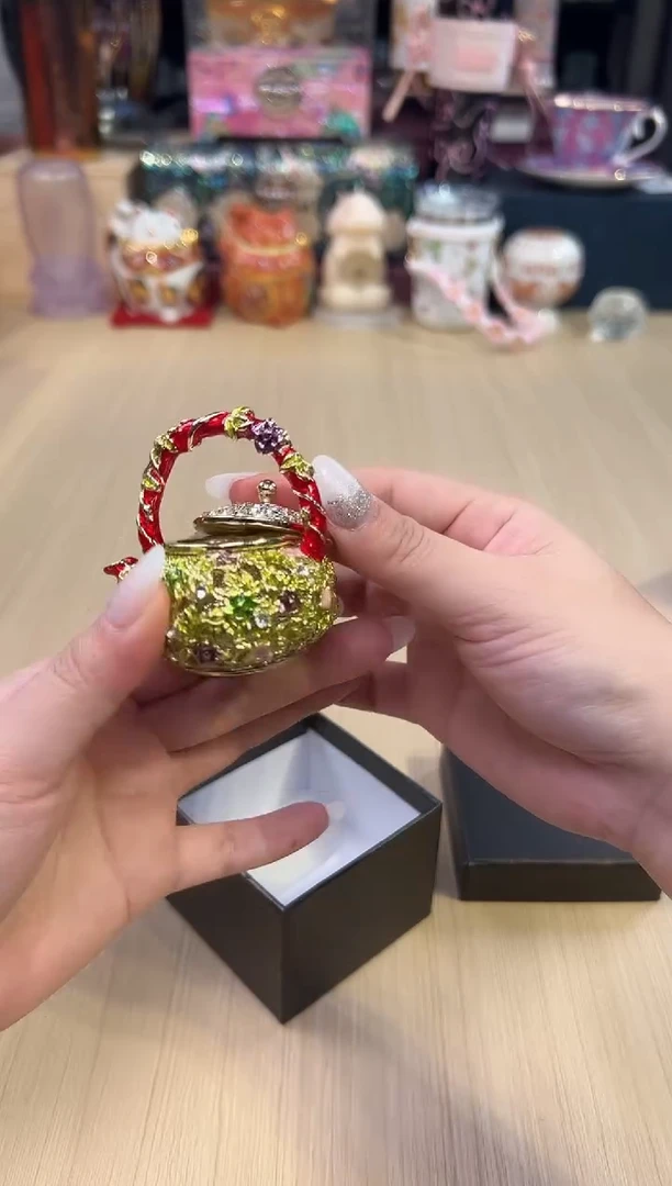 184金色圆形把把壶