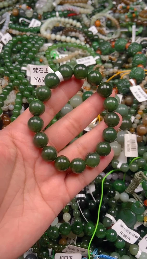 和田玉未镶嵌颈饰1