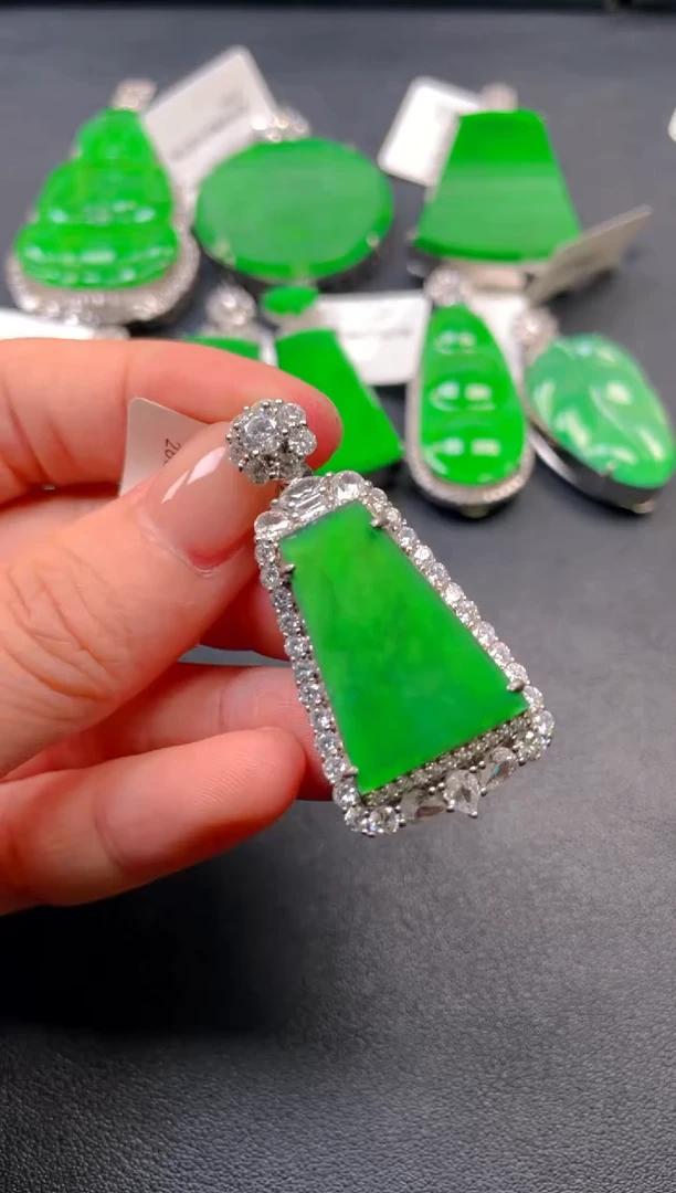 颈饰银S925镶嵌翡翠吊坠