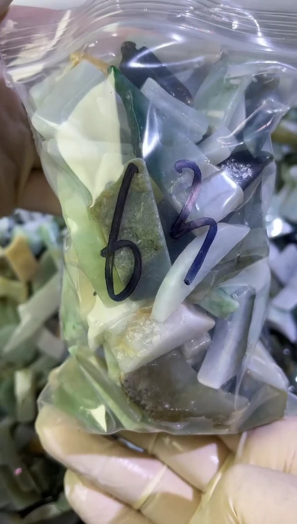 【闪购商品】翡翠颈饰未镶嵌天然翡翠中号500克63