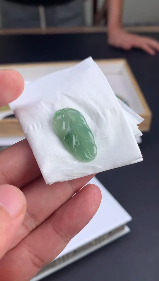 未镶嵌定制翡翠红****元翡翠