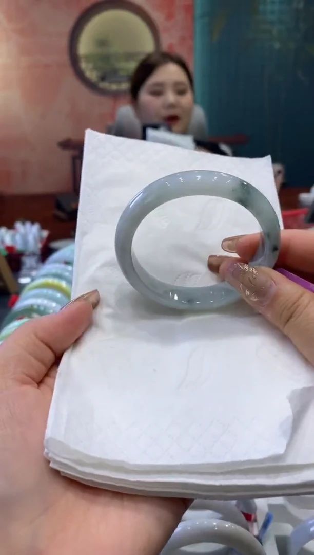 【闪购商品】翡翠手镯未镶嵌多人0011282