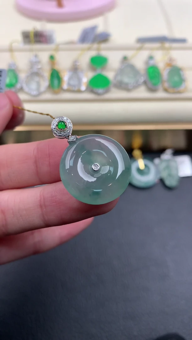 【闪购商品】翡翠颈饰18K金镶嵌D961