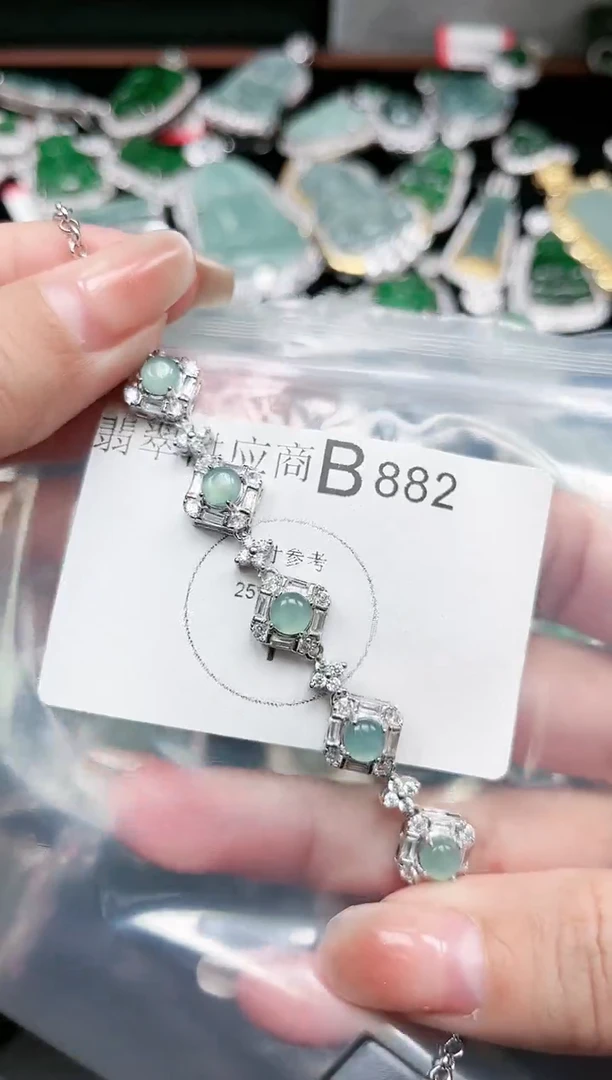 【闪购商品】翡翠颈饰未镶嵌赠皮绳882