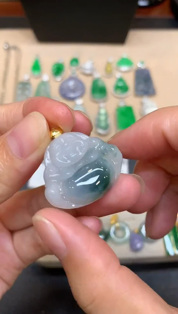 颈饰18K金镶嵌翡翠佛公【无服务费